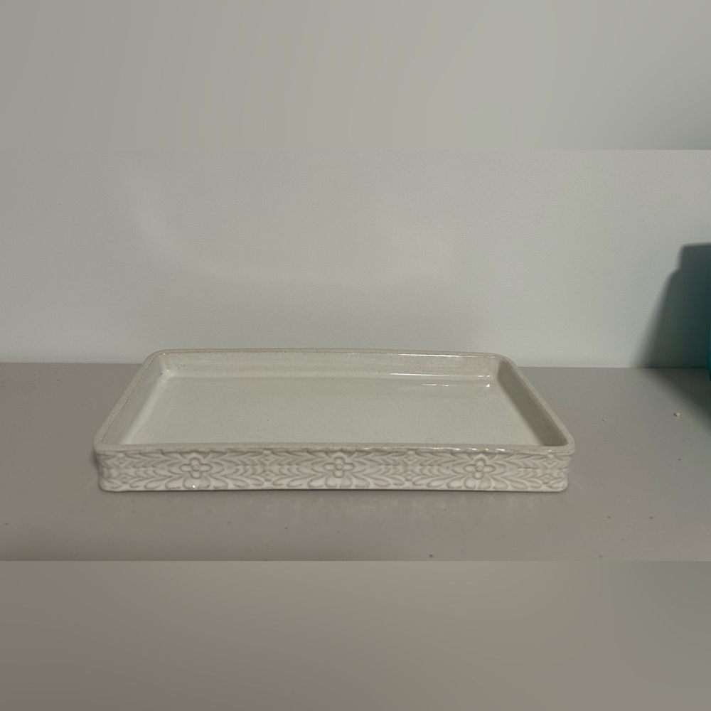 Cynthia Rowley Bathroom Vanity Makeup Dish Beige Tan Floral Tray